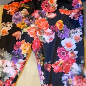 Onzie floral pant-size m